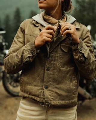 Huckberry Waxed Trucker Jacket door Flint and Tinder Review